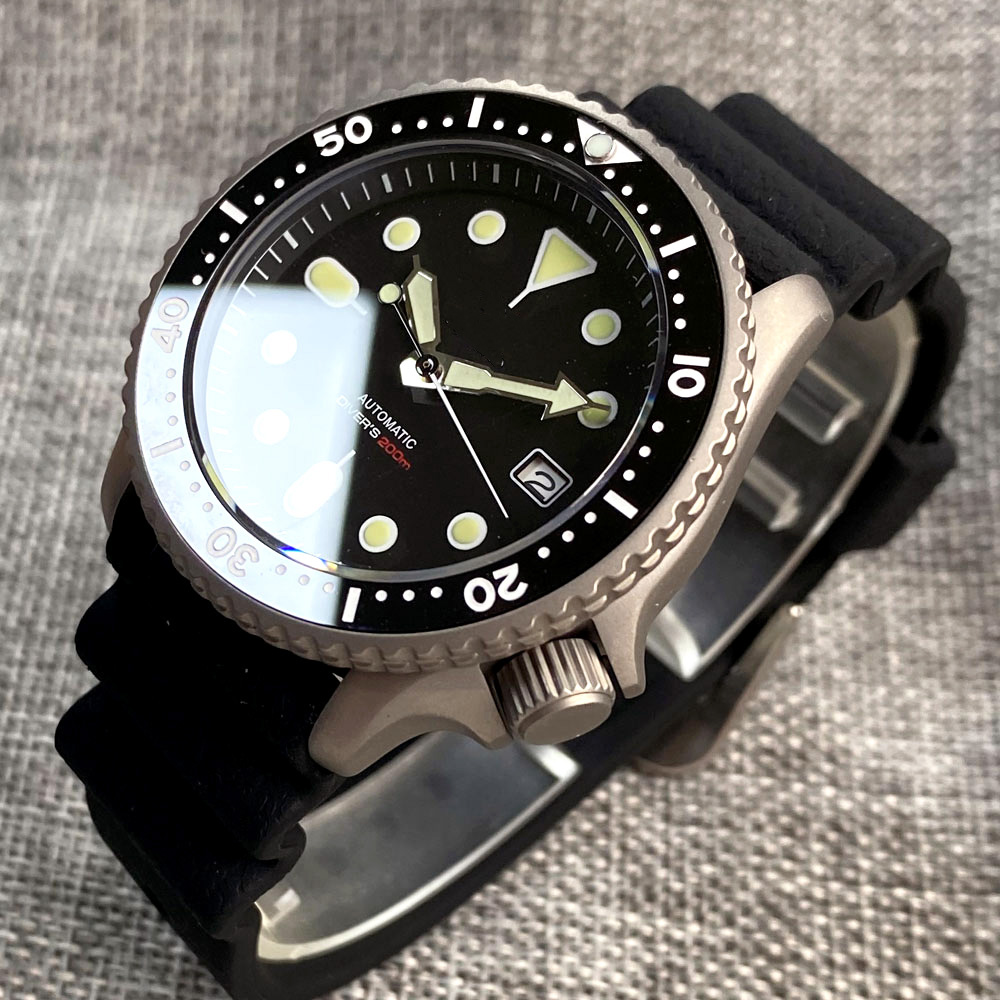 Titanium Diver NH35A negro aut - Paper Weight Crystal reseña y precio