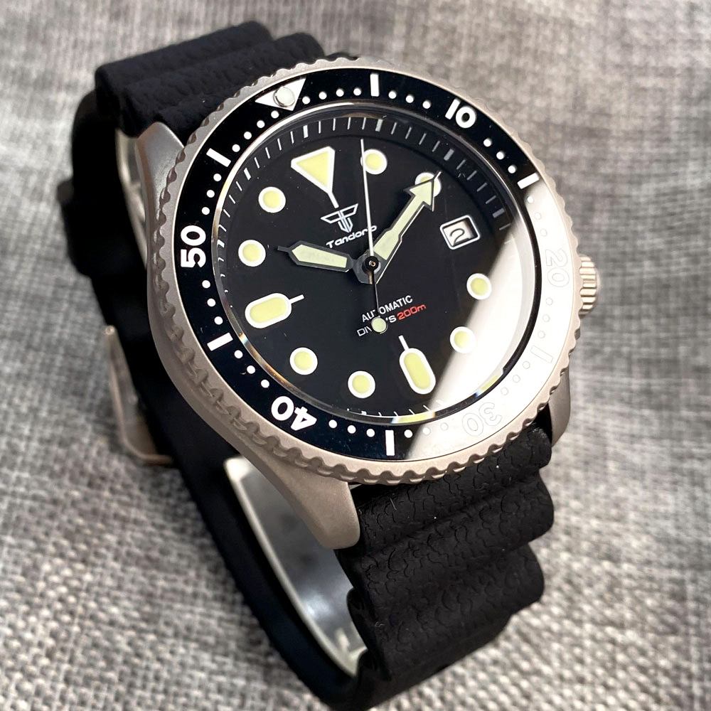 Titanium Diver NH35A negro aut - Paper Weight Crystal reseña y precio